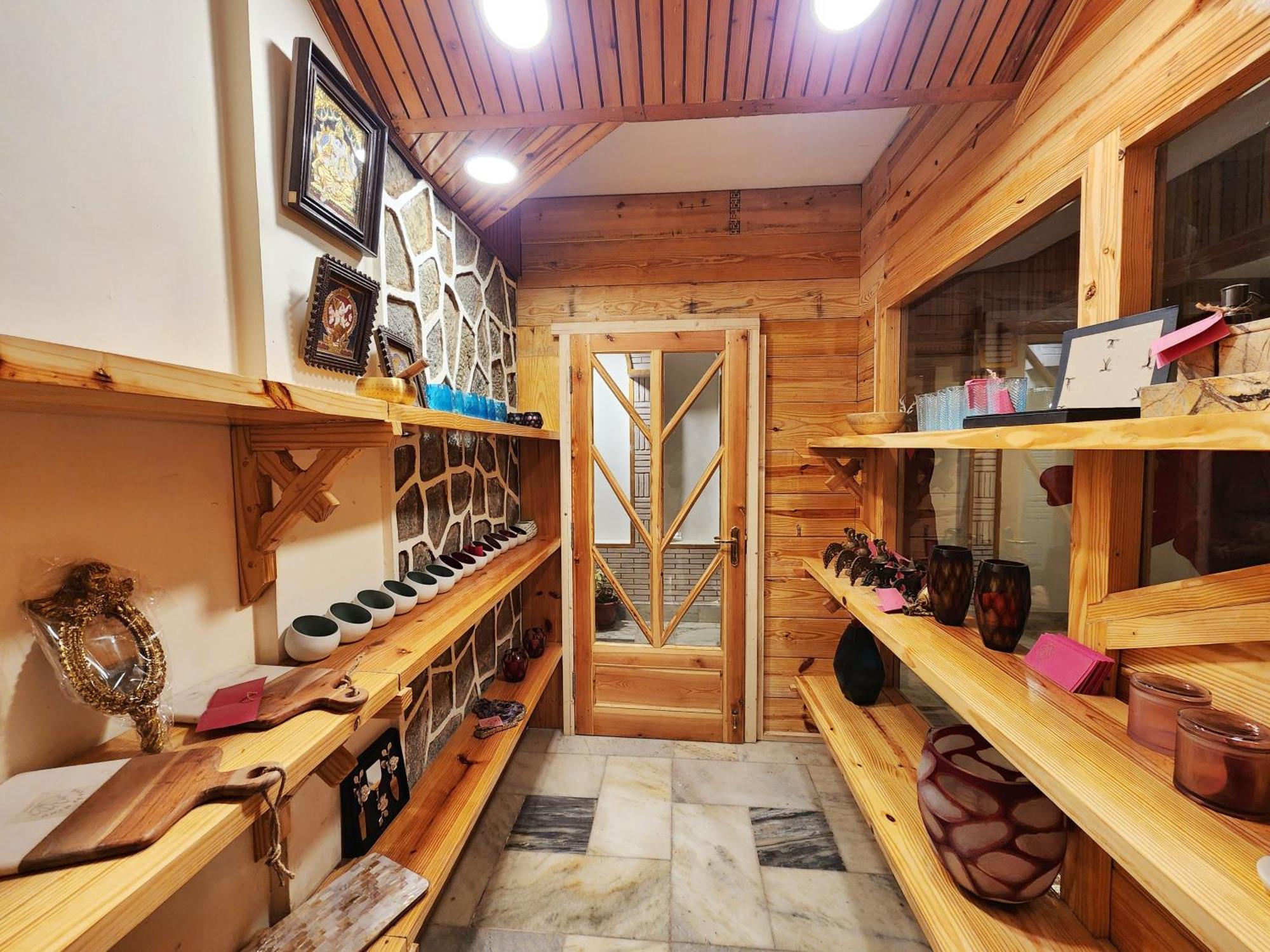 Hotel Pineview Shimla Eksteriør billede