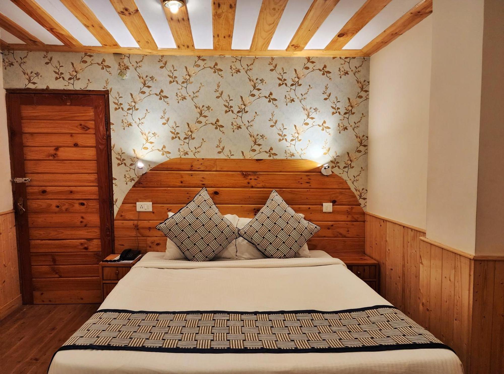 Hotel Pineview Shimla Eksteriør billede