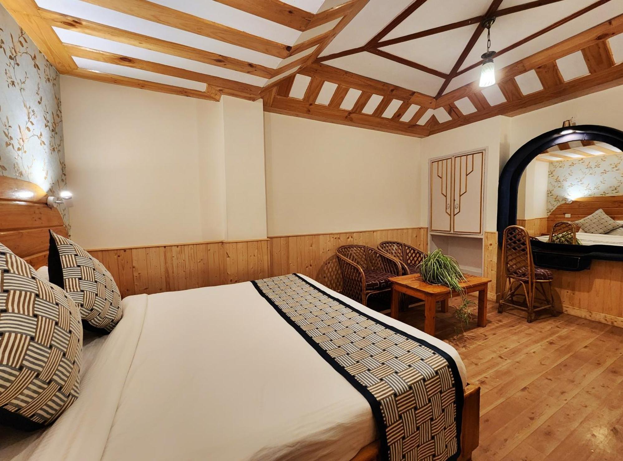Hotel Pineview Shimla Eksteriør billede