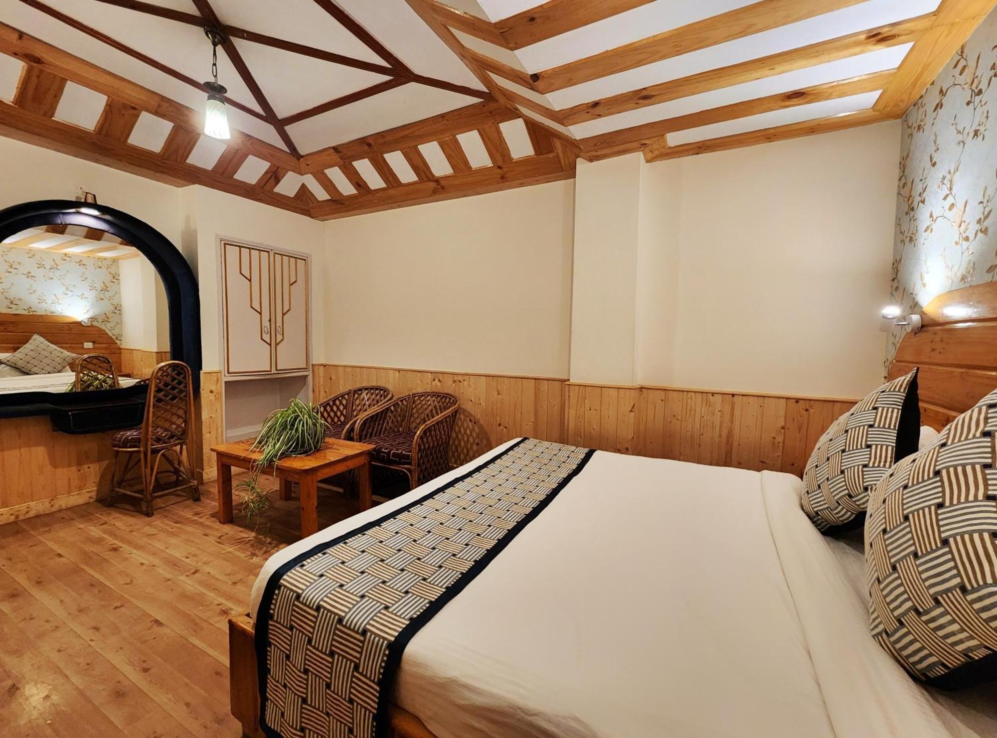 Hotel Pineview Shimla Eksteriør billede