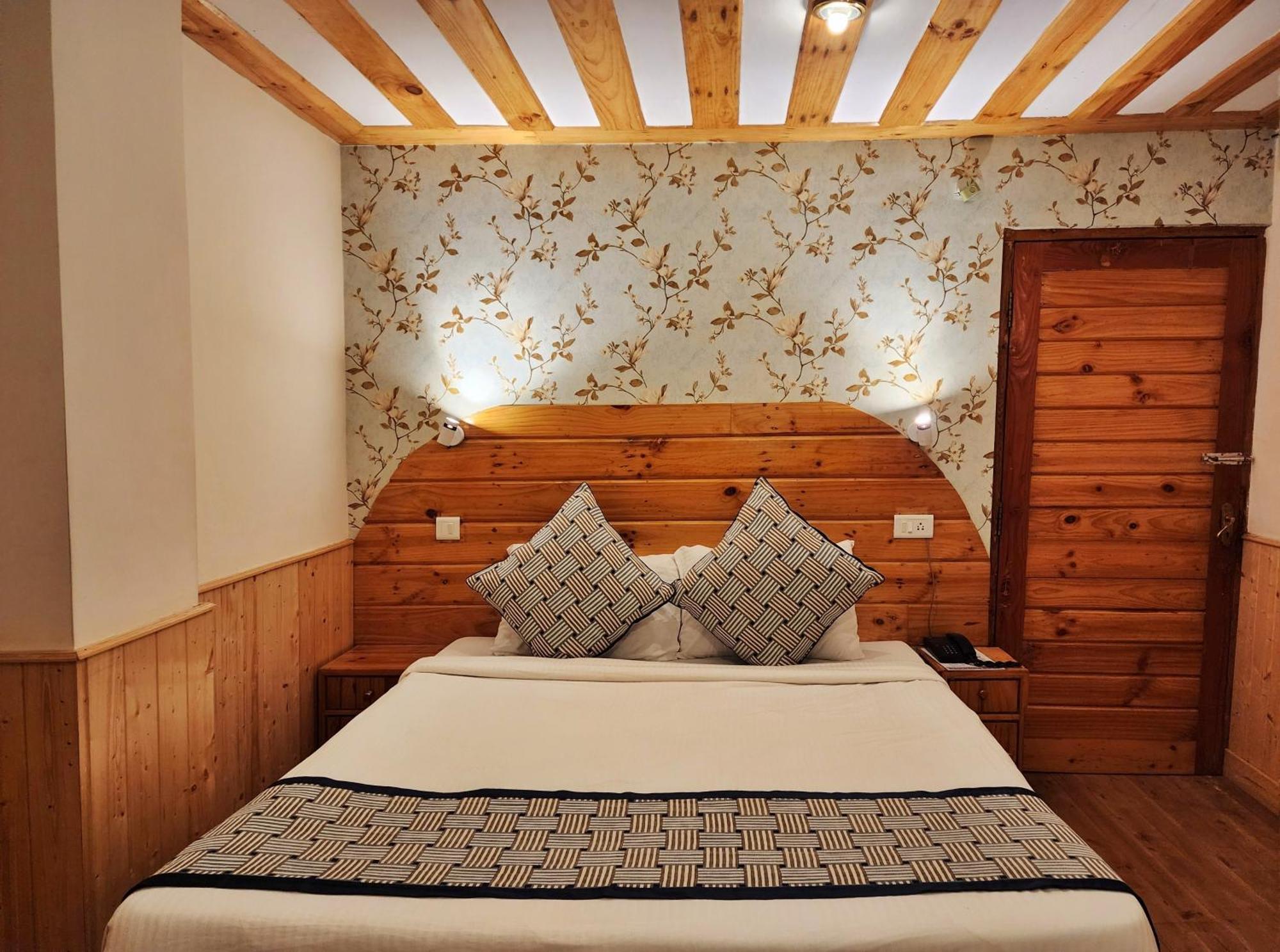 Hotel Pineview Shimla Eksteriør billede